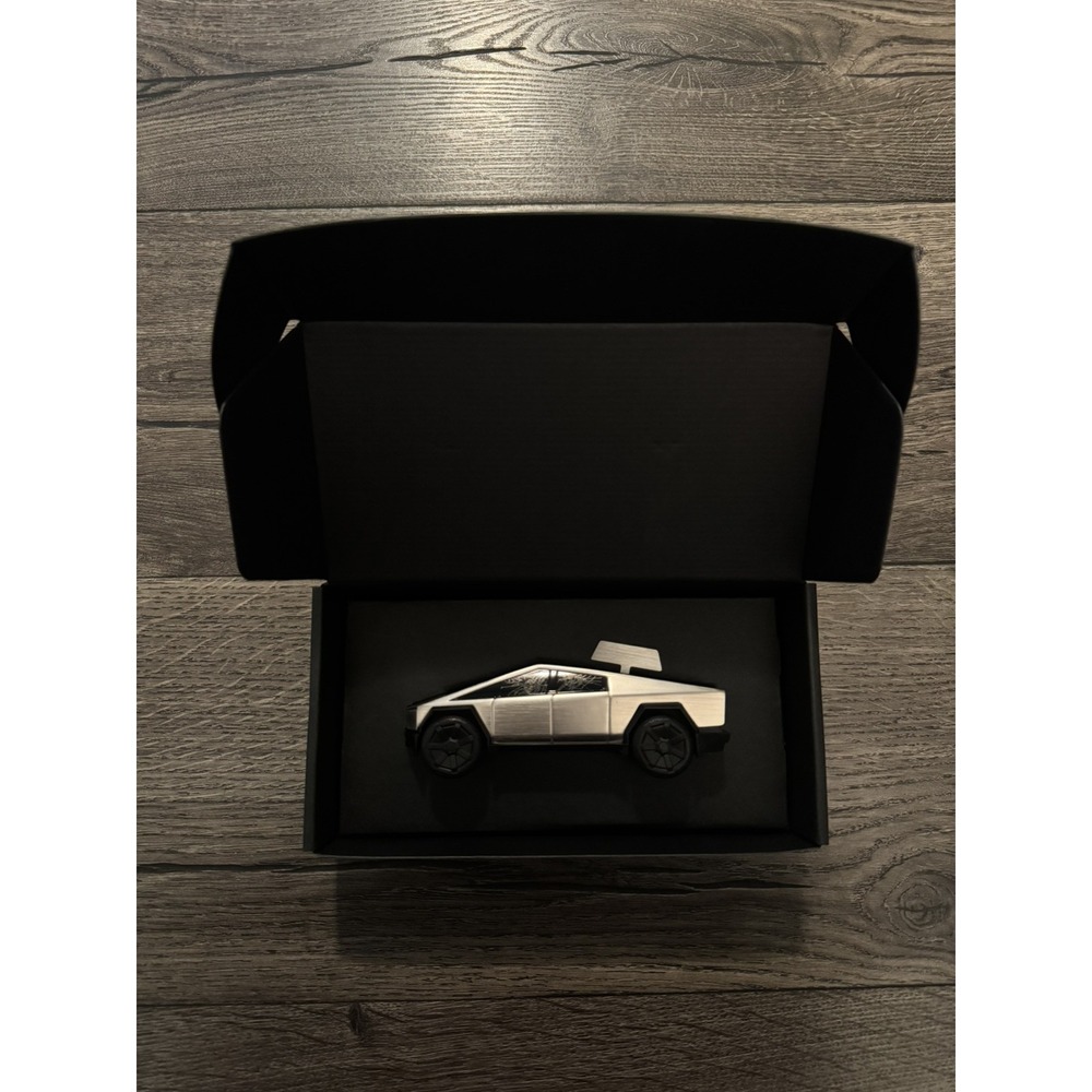 TESLA‎ CYBERTRUCK Official Wind-Up Racer Gray